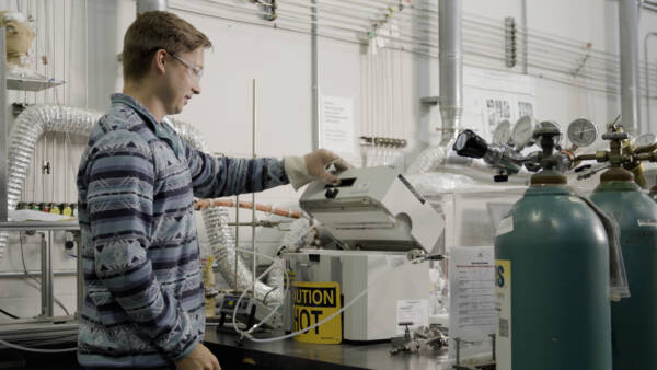 Picture of student working in lab at the Institute of Materials Science